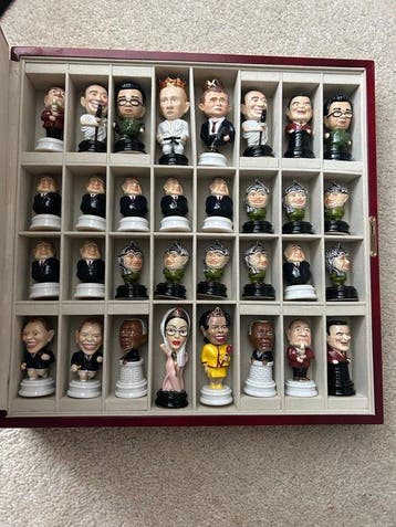 Political Chess - Schaakspel - Porselein