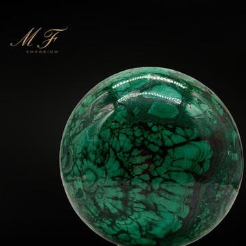 Prachtige grote malachietbol. Bol - Hoogte: 70 mm - Breedte: