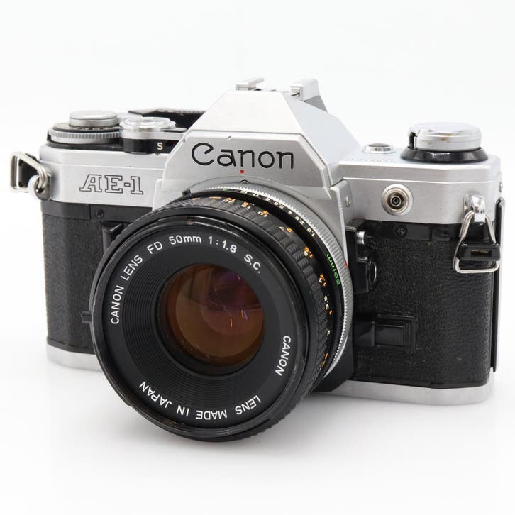Canon AE-1 zilver + FD 50mm f/1.8 | Tweedehands, Audio, Tv en Foto, Foto | Lenzen en Objectieven, Zo goed als nieuw, Verzenden