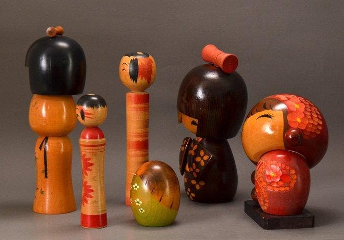 Set van 6 creatieve Kokeshi-poppen door Sadao Kishi, Tomio,, Antiek en Kunst, Antiek | Overige Antiek