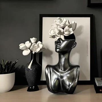 Modern Abstract Female Bust Sculpture – Glossy Black