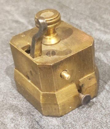 Scarificator - Verguld messing - verticuteermachine, Antiek en Kunst