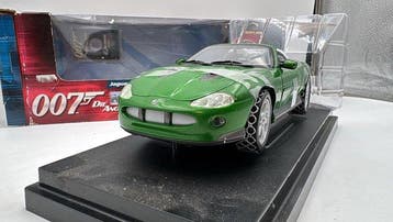 RC2 1:18 - Voiture miniature - Jaguar XKR Roadster 007 -