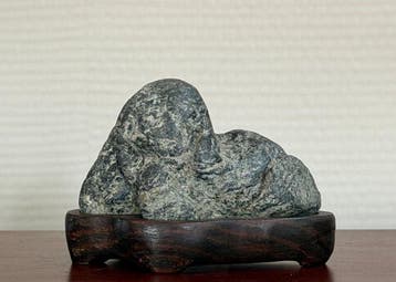 pierre naturelle - Suiseki  — Hakkaisan Ishi - Période, Antiquités & Art