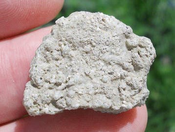 trinitiet - Hoogte: 2.5 cm - Breedte: 2 cm- 3.9 g - (1)