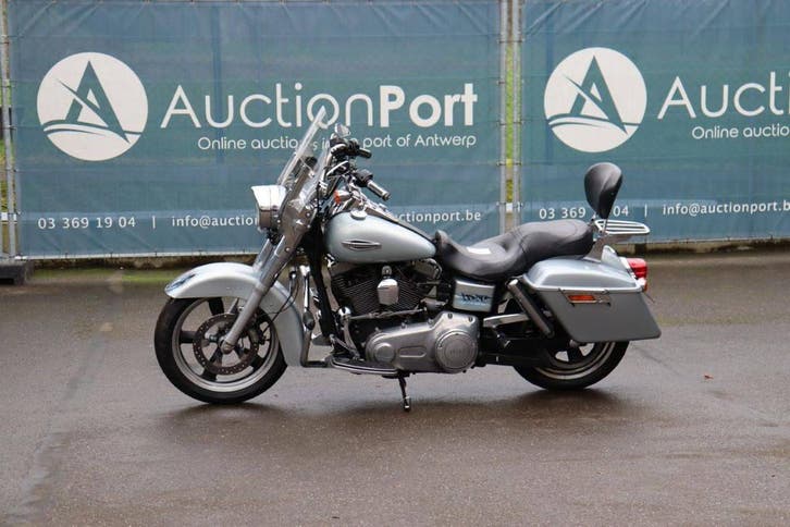 Veiling: Motor Harley Davidson Dyna Switchback Benzine 2011, Motos, Motos | Harley-Davidson, Enlèvement
