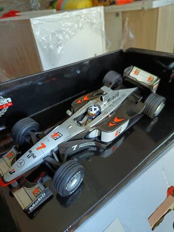 Minichamps 1:18 - Modelauto - McLaren Mercedes MP4/13 #7, Nieuw