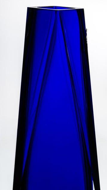 VEB Kunst Glas Gehren - Vase - Objet de vase bleu facetté -