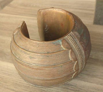 Oud Afrikaanse armband van massief brons – 883 g –