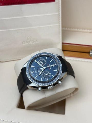 Omega - Speedmaster Moonwatch Moonphase -, Handtassen en Accessoires, Horloges | Heren, Nieuw