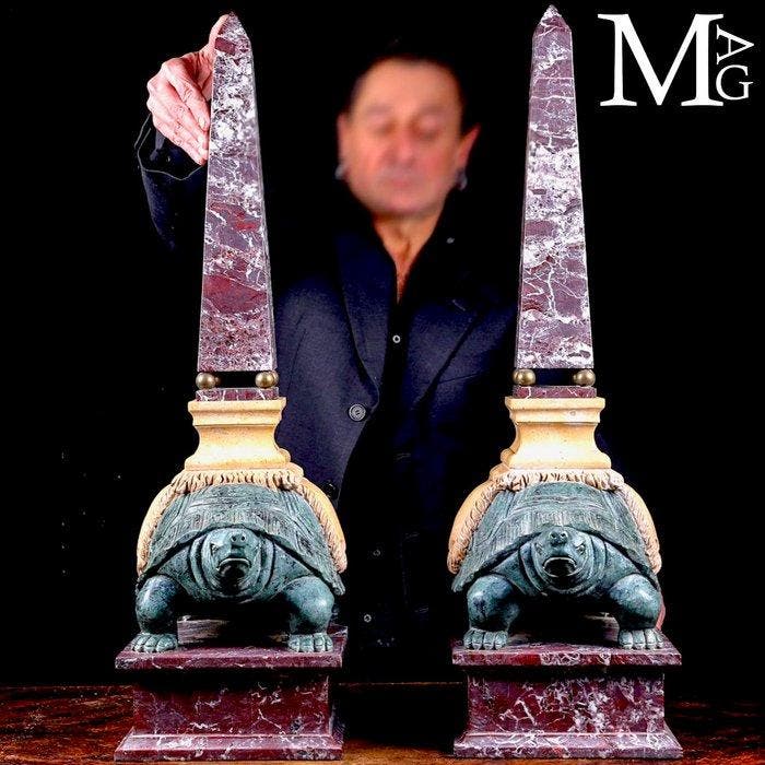 Sculpture exclusive en marbre - Tortues avec obélisques -, Verzamelen, Mineralen en Fossielen
