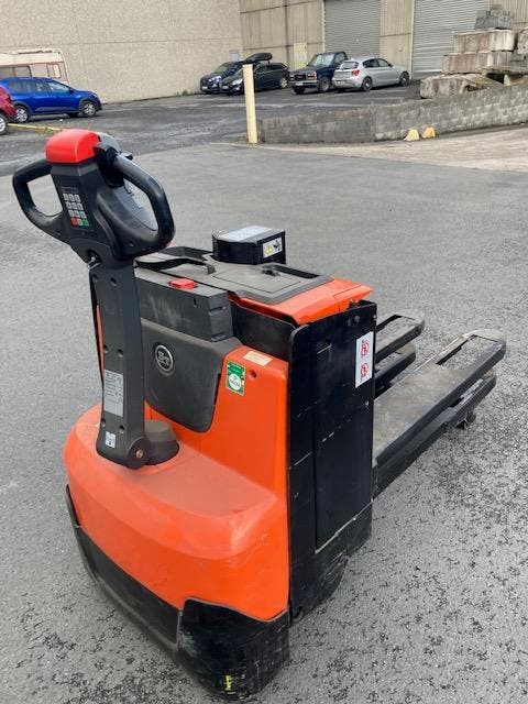 Transpalette électrique BT SWE080L -Batterie PzS 2024 - 627h, Articles professionnels, Stock & Retail | Franchise, Revente & Distribution