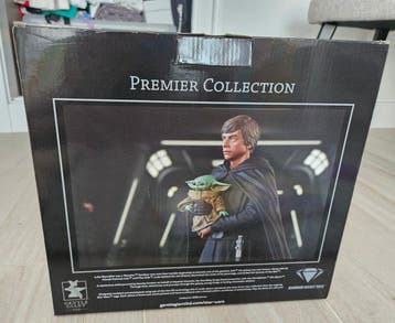 diamond select - Statue, The Mandalorian - Luke Skywalker, Collections