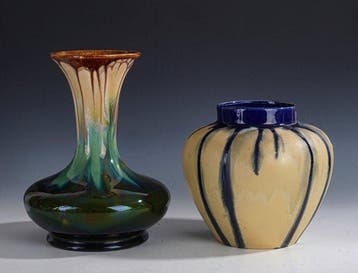 Faienceries de Thulin - Vaas (2) - 2 Art Deco siervazen met, Antiek en Kunst