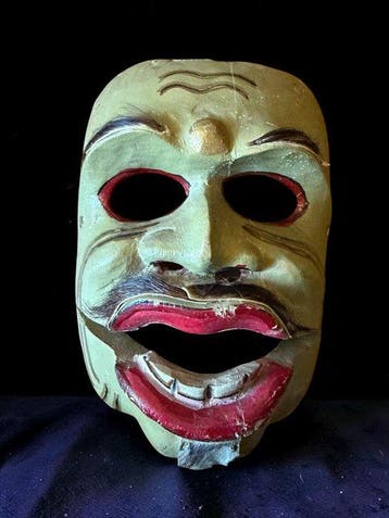 Een paar oude Balinese Topeng Bondres-theatermaskers met een