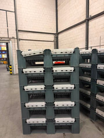 Kunststof palletboxen inklapbaar plastic. Zeer goede staat.