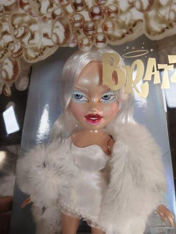 MGA Entertainment - Pop Bratz Holidayz Frosty Nightz Limited