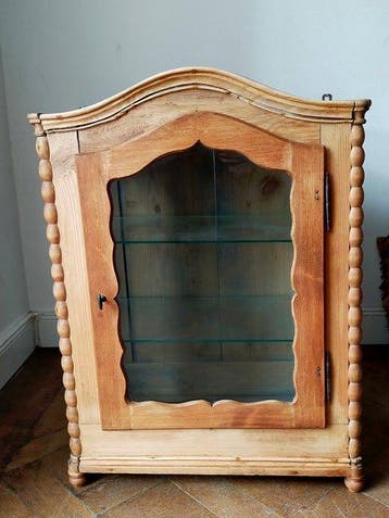 Antike Wandvitrine Hängeschrank – Rustikaler Vitrinenschrank
