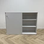 Kinnarps schuifdeurkast vv 4 legborden en sleutel (hxbxd), Huis en Inrichting, Gebruikt