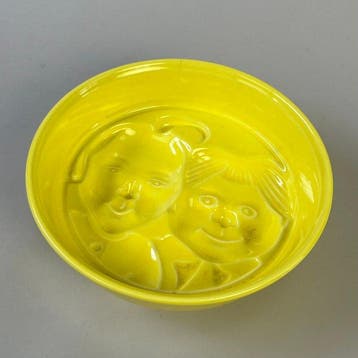Plateau - Vintage - faïence jaune - moule à pudding en