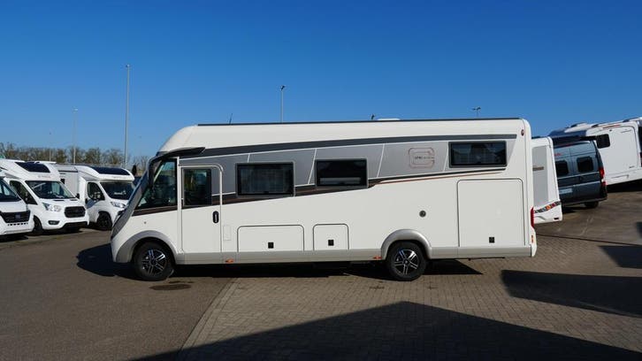 Carthago E-line I50 nieuw met korting daginschrijving 80748, Caravans en Kamperen, Mobilhomes, Cassettetoilet, Automaat, L-zit