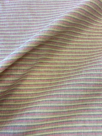 Tissu en mélange de lin léger et frais avec des rayures