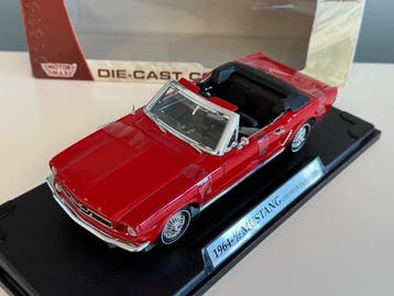 Motormax 1:18 - Modelauto - Ford Mustang Convertible 1964, Nieuw