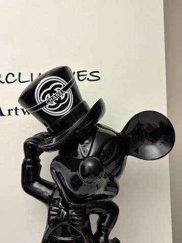 GF Exclusives - XL 66cm Chanel Mickey Mouse, Antiquités & Art