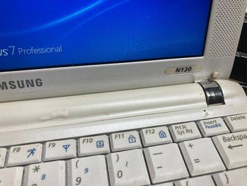 Samsung N120 with 2gb ,100gb disk ,power adaptor ,windows 7, Nieuw