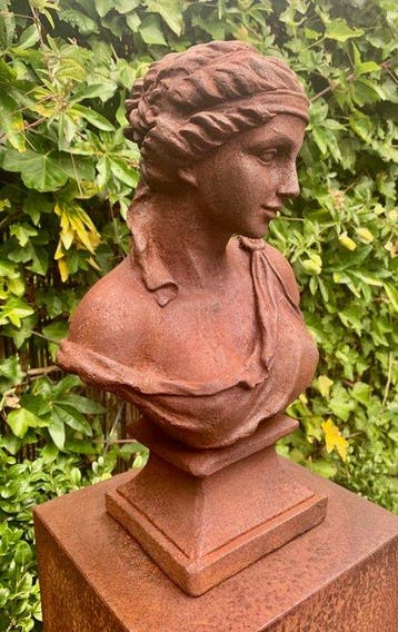 Buste, Beeld van jonge Romeinse vrouw - 40 cm - Fonte, Antiquités & Art