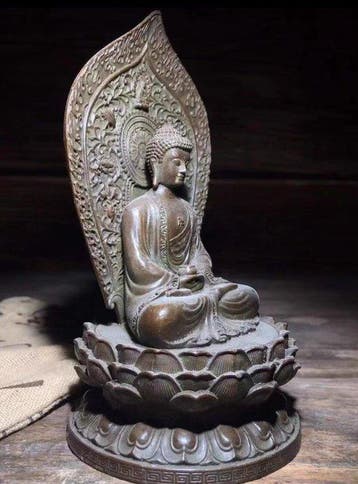 Statue du Bouddha Shakyamuni sur un trône de lotus - Cuivre