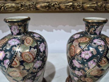 Een paar Showa-vazen - Porselein - Japan - Shwa periode