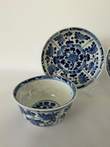 Ensembles tasse et soucoupe bleu et blanc à motifs floraux