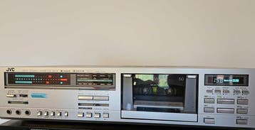 JVC - DD-9E / 3-Head Direct Drive with B.E.S.T. Auto-Tuning, Nieuw