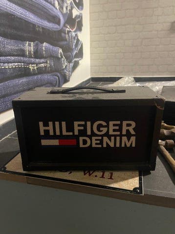 Advertentiebord Tommy Hilfiger - Reclamebord - Bont