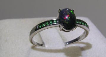 Opaal ring - Hoogte: 25.3 mm - Breedte: 22 mm- 1.8 g