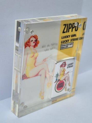 Zippo - Lucky Strike Pinup Girl im sexy Badeanzug in