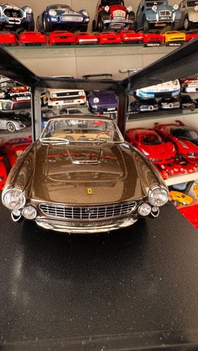 KK-Scale 1:18 - Modelauto - Ferrari 250 GT Lusso (1962), Hobby & Loisirs créatifs, Voitures miniatures | 1:5 à 1:12