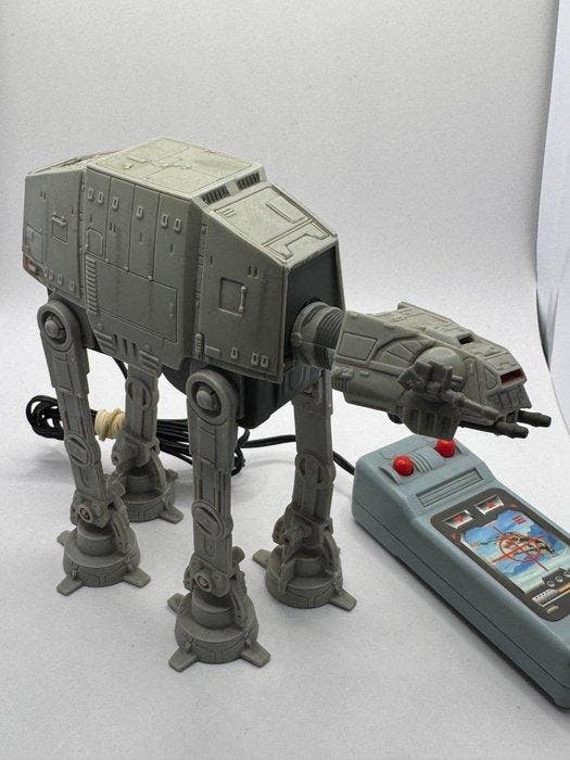 Kenner - Star Wars - AT-AT Walker électronique - Frankrijk, Verzamelen, Film en Tv