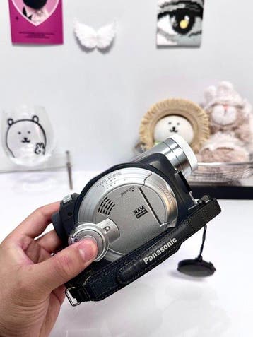 Panasonic VDR-M70 DVD / SD Digital Camcorder - 10x Optical