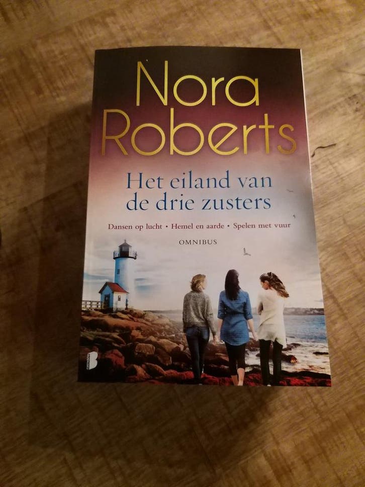 Het eiland van de drie zusters - Nora Roberts 9789022595435, Boeken, Overige Boeken, Gelezen, Verzenden