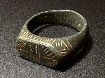 Médiéval, époque des Croisés Bronze Anneau élégamment