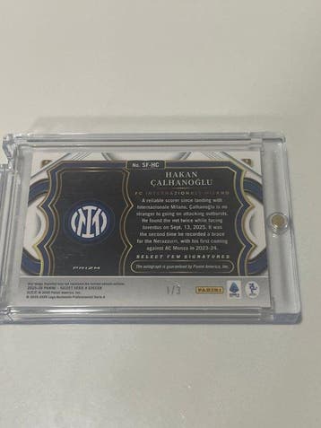 2025/26 Panini Select Hakan Calhanoglu 1/3 Gesigneerde, Nieuw