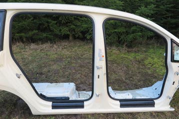 Volkswagen Touran II 5TA rechter middenstijl, Verzenden, Gebruikt