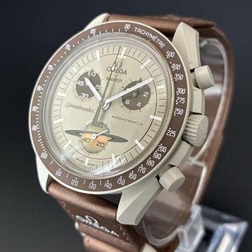 Omega x Swatch - MoonSwatch - Mission to Saturn - Sans prix, Handtassen en Accessoires, Horloges | Heren, Nieuw