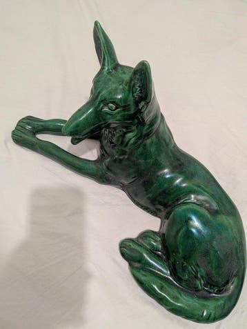 Saint Clement - sculptuur, chien couché - 20 cm - Aardewerk, Antiquités & Art