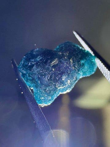 Natuurlijke ruwe blauwe diamant die schittert - 4,24 karaat