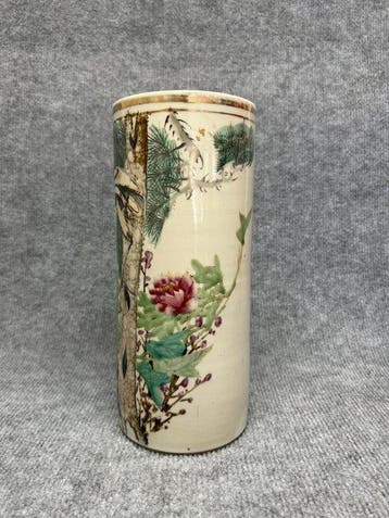cilindrische vaas / kwastenhouder van Chinees porselein