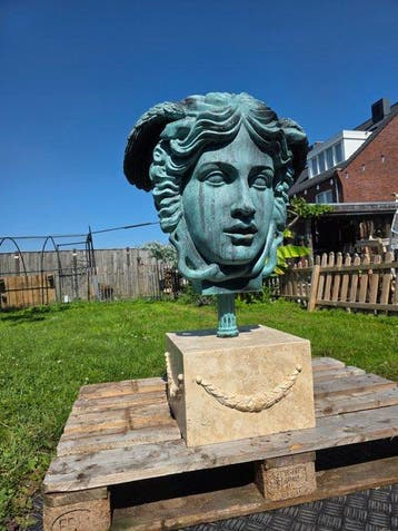 sculptuur, XXL Bronze Medusa on Marble - 100 cm - Marmer,
