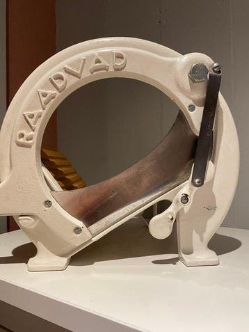 Raadvad - Ove Larsen - Broodsnijmachine - 294 - Gietijzer